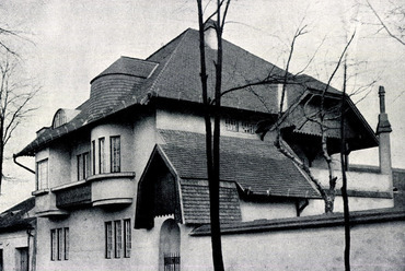 Baja, Szent Antal utca 32., 1912-ben, tervező: Jánszky Béla és Szivessy Tibor (Magyar Építőművészet 1912/4., 27. o.)