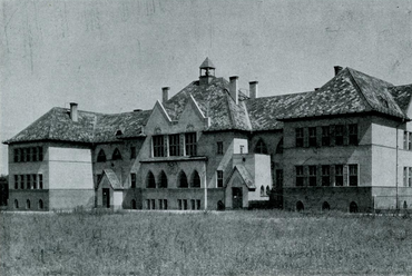 Pestszentlőrinc, Állami polgári fiú- és leányiskola 1931-ben, tervező: Jánszky Béla és Szivessy Tibor (FSZEK, Budapest Gyűjtemény) 