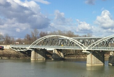 Tiszafüredi Tisza-híd új felszerkezeteken konzolos kerékpárút szélesítéssel