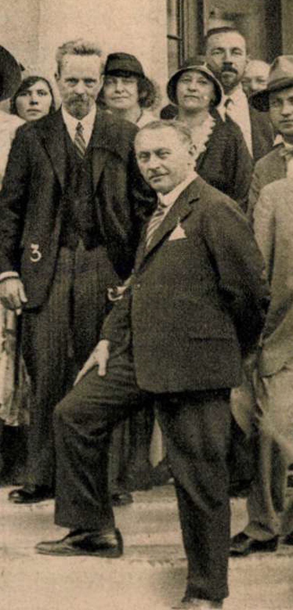 Jánszky Béla és Szivessy Tibor (előtérben) a Szentgotthárdi szanatórium megnyitóján, 1930-ban (Képes Krónika, 1930/27., 33. o.)