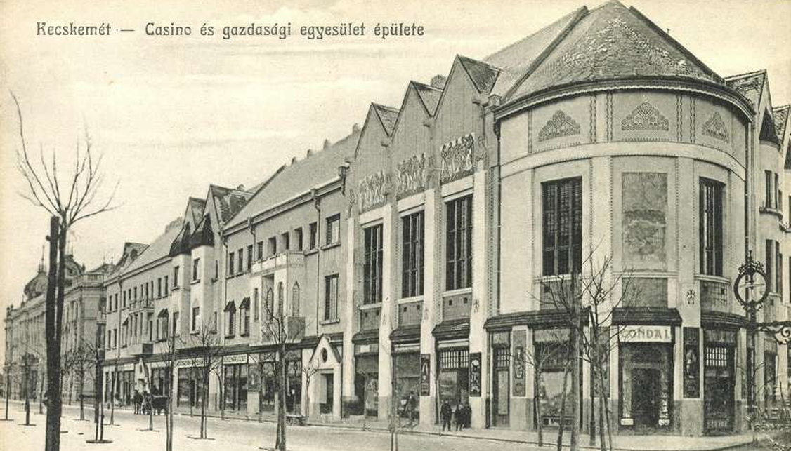 Kecskemét, a Városi Kaszinó az 1910-es években, tervező: Jánszky Béla és Szivessy Tibor (képeslap) 