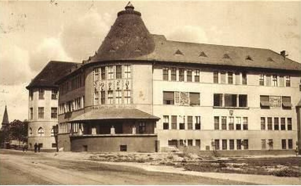 Pesterzsébeti reálgimnázium 1930 körül, tervező: Jánszky Béla és Szivessy Tibor (képeslap) 