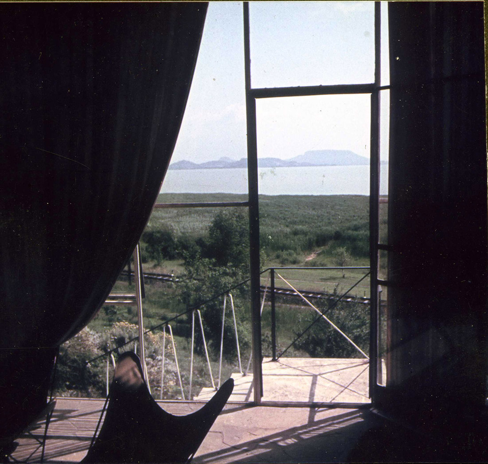 Kilátás a nappaliból. 1960 körül. Fotó: Csaba László, forrás: a Csaba házaspár hagyatéka