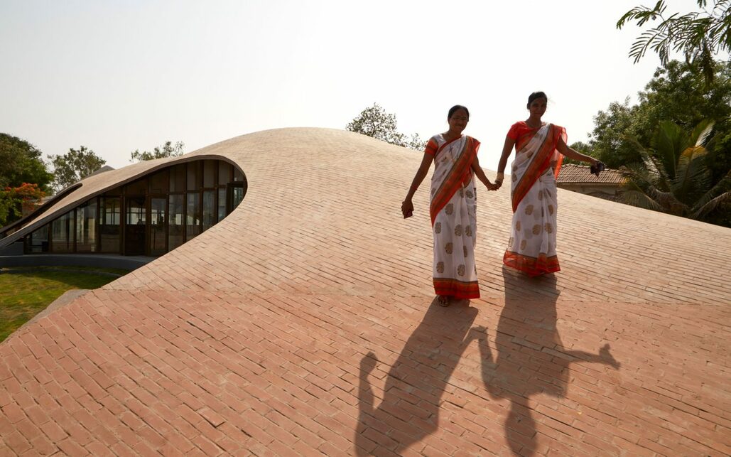 Maya Somaiya könyvtár (Sameep Padora & Associates),  India - fotók a Noguchi hozzájárulásával 