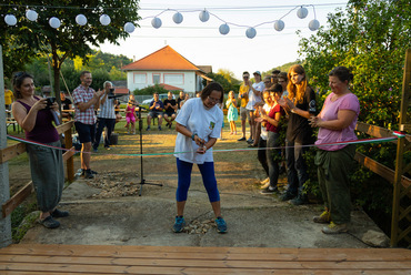 Magyaregregyen Patak Party – közösségi tervezés és építés a  Közösség–Tér–Település (KTT) program szervezésében  – fotó: Szamosi András (KTT)