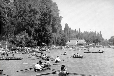 A Rómain a hatvanas években, háttérben a Duna kioszk. Forrás: Római parti csónakházak anno Facebook-csoport