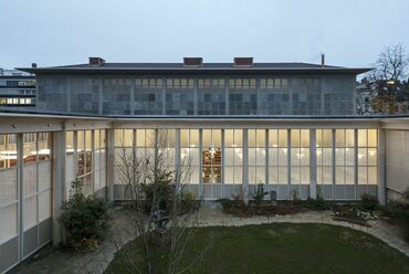 A Zentral- und Hochschulbibliothek rehabilitációja, Lunzern, Svájc, Tervezők: Thomas Lussi és Remo Halter Casagrande, 2017-2020., Fotó: Leonardo Finotti, A Lussi + Halter AG hozzájárulásával