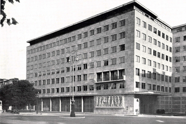 Budapest, Szabadság tér 5-6., 1942-ben, tervező: Lauber Lázló és Nyiri István (Tér és Forma, 1942/2., 17. o.)