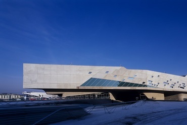 Phaeno Tudományos Intézet, Wolfsburg, Németország, Zaha Hadid Architects, 2000-2005, Kép forrása:  ©Werner Huthmacher, zaha-hadid.com