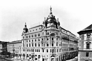 Budapest, Légrády palota (Eiffel Palace) 1900 körül, tervező: Korb Flóris és Giergl Kálmán, ácsmunka: Neuschloss Károly és Fia cég (képeslap)