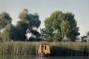 Sneci – Lakóhajó a Tisza-tavon – terv: Bene Tamás – fotó: Máté Balázs 