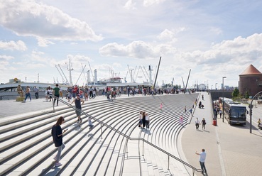 Promenád az Elba folyó partján, a Niederhafen sétányon, Hamburg, Németország, Tervező: Zaha Hadid Architects, 2006/2019, Fotó: ©Piet Niemann, A Zaha Hadid Architects hozzájárulásával