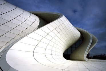 A Heydar Aliyev Kulturális Központ, Zaha Hadid Architects, Baku, Azerbajdzsán, 2007-2012, Fotó: ©Helene Binet, A Zaha Hadid Architects hozzájárulásával