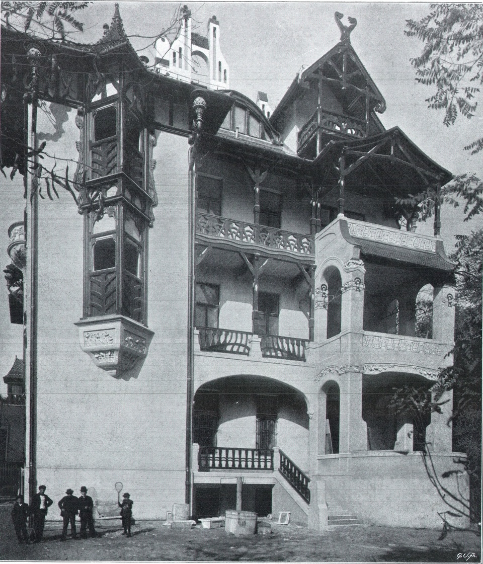 Budapest, Városligeti fasor 33., 1905-ben, tervező: Vidor Emil, ácsmunka: Neuschloss Kornél cége (Der Architekt, 1905/11, Tafel 39.) 