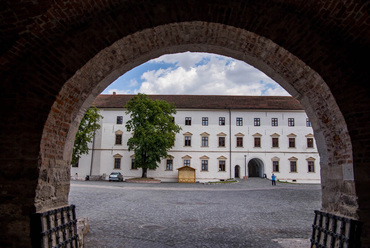 A vár belső ötszögének nyugati épülete, az ún. „Bethlen-szárny”. Forrás: lovagkiraly.org