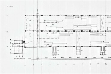 A Székesfehérvári Könnyűfémműben présművének alaprajza a gyártástechnológiai rendszer ábrázolásával. Forrás: Farkas Ipoly–Dr. Menyhárd István: Székesfehérvári új alumíniumöntöde és présmű. Ipari Építészeti Szemle 18. sz. (1960) 4–5.