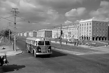 Az Örs vezér tere az 1960-as évek végén. Forrás: www.ilyenisvoltbudapest.hu