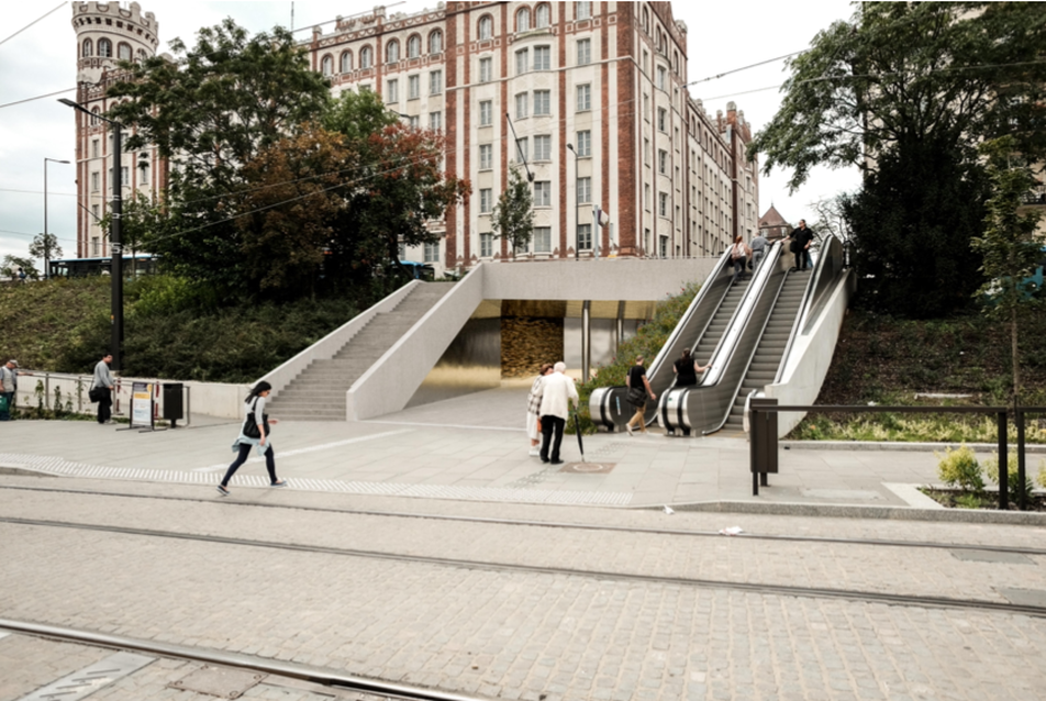 Alagút helyett ”kapu” – új átjáróval válik könnyebbé a gyalogos közlekedés a Széll Kálmán térnél
