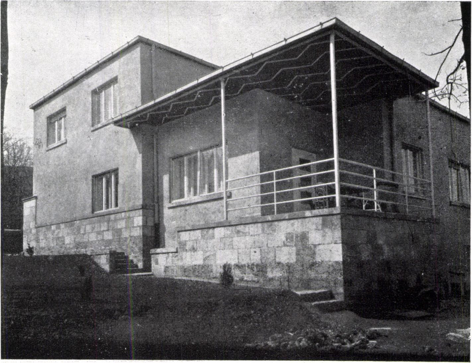 Budapest, Hűvösvölgyi út 177., 1930-ban, tervező: Kotsis Endre (Tér és Forma, 1930/9., 412. o.)