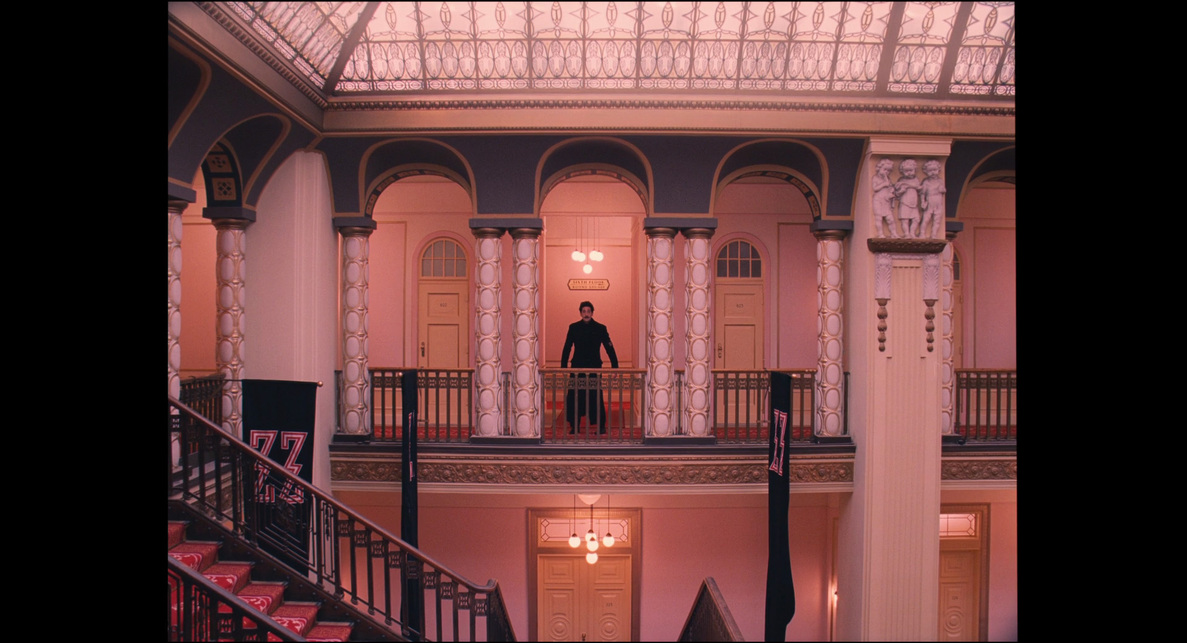 Wes Anderson: A Grand Budapest Hotel (2014) – Fox Searchlight Pictures/InterCom – A Görlitzer Warenhaus belsőépítészete. (Adrien Brody)