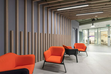 National Instruments, D épület, Debrecen, Tervezők:  CMA Architects, Belsőépítészet: MádiLáncos Stúdió, 2017-2019., Fotók: Babecz Ákos
