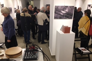 A B32 Galériában rendezett Kifutó Modellek című kiállítás megnyitója –  fotó: Mátrai Péter