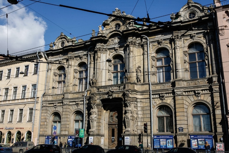 A Szumarokov-Elszton-palota napjainkban a Lityejnij sugárút 42. alatt. A.V. Himicseva felvétele, 2017., A kép forrása: A projekt honlapja, https://spbarchives.ru/architecture_hun_1.1