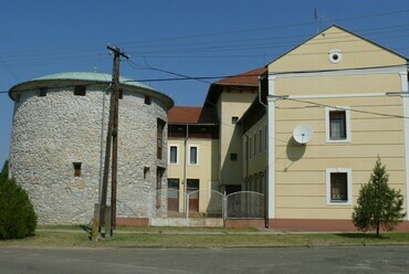 Vaskút, Iskola és könyvtár 2010-ben, tervező: Vadász Bence (Vadász és Társai) (Wikipedia/Porrima)