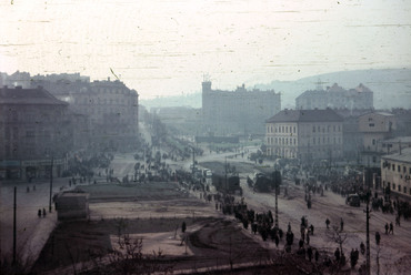 Széna tér a Vérmező út és a Széll Kálmán (Moszkva) tér felé nézve, 1956. Forrás: Fortepan / Heinzely Béla