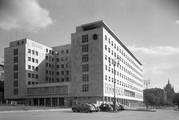 Budapest, Jászai Mari tér 1., 1950-ben, tervező: Benkhard Ágost, Gábor László, Gádoros Lajos, Lévai Andor, Rudnai Gyula és Preisich Gábor (Fortepan/Magyar Rendőr)