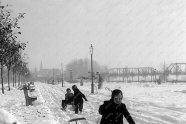 Szolnok, 1957 – amikor még volt hó télen. Forrás: Fortepan