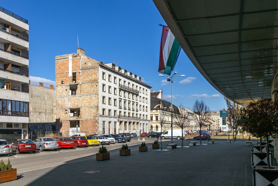 Úgy maradt… Az elhagyatott pártszékház története