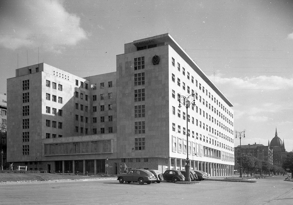 Budapest, Jászai Mari tér 1., 1950-ben, tervező: Benkhard Ágost, Gábor László, Gádoros Lajos, Lévai Andor, Rudnai Gyula és Preisich Gábor (Fortepan/Magyar Rendőr)