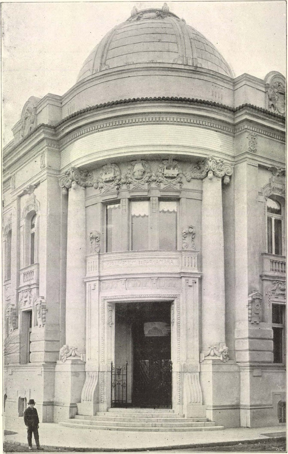 Győr, a Kereskedelmi és Iparkamara székháza 1906-ban, tervező: Málnai Béla és Román Miklós (Magyar Pályázatok, 1906/5., 28. o.)