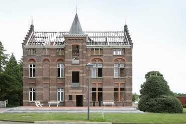 architecten de vylder vinck taillieu: PC Caritas - délnyugati homlokzat - Melle, Belgium - fotó © Filip Dujardin, Divisare