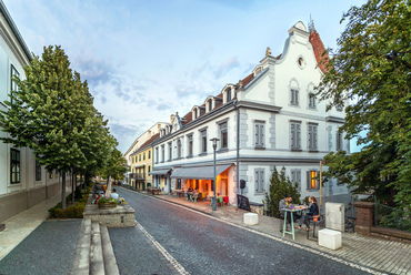 A 19. századtól ismét Balatonfüred vált a Balaton legnépszerűbb üdülőhelyévé. A város központján átvezető Blaha Lujza utca ma is a közel kétszáz évvel ezelőtti képét mutatja.