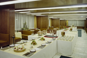 	Hotel Juno, Miskolc – étterem – építész: Plesz Antal – fotó: Fortepan / Bauer Sándor, 1974