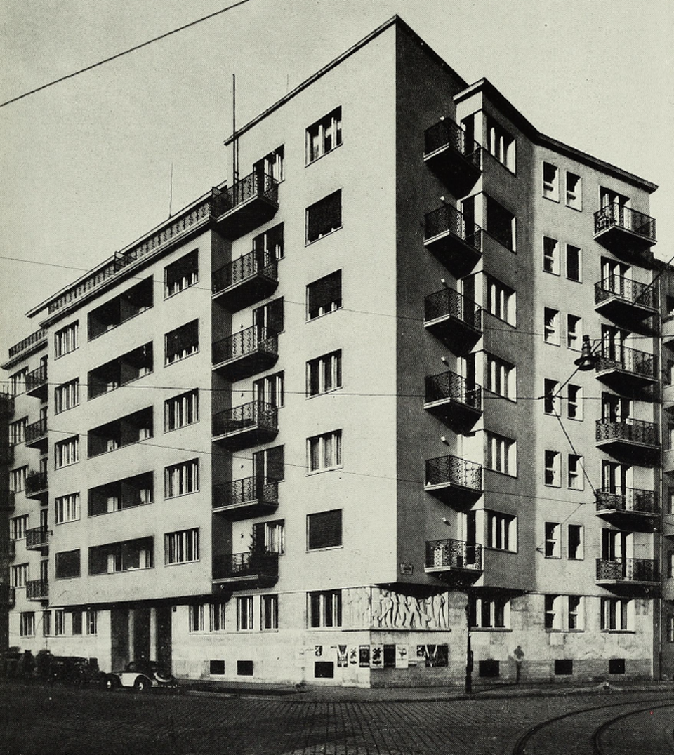Budapest, Közraktár utca 22/b-c, 1943-ban, tervező: Barát Béla, Novák Ede és Hofstätter Béla (Tér és Forma, 1943/8., 184. o.) 
