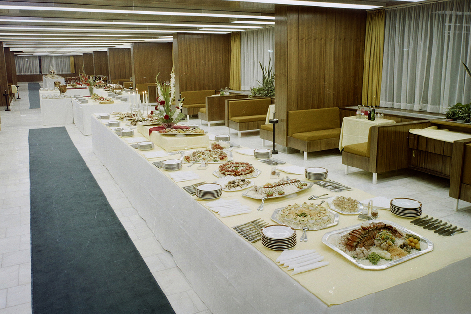 	Hotel Juno, Miskolc – étterem – építész: Plesz Antal – fotó: Fortepan / Bauer Sándor, 1974