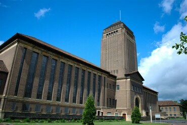 A Cambridge-i Egyetem könyvtára  – Építész:  Giles Gilbert Scott, 1934 – Forrás: archdaily.com