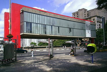 Lina Bo Bardi, Museu de Arte de São Paulo, Brazília. Forrás Wikipedia