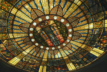 Mexikóváros, Palacio de Bellas Artes, tervező: Adamo Boari és Federico Mariscal, üvegmennyezet: Róth Miksa (Maróti Géza terve alapján) (Wikipedia)
