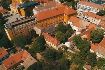 A Másfél Építész Stúdió tervei a pécsi Szent Margit Óvoda bővítéséhez