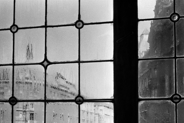 Ferenciek tere (Felszabadulás tér) a déli Klotild palotából a Kossuth Lajos utca felé nézve. 1954. Forrás Fortepan - Hegyi Zsolt, Balla Demeter