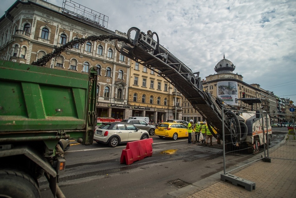 Elkezdődött a Blaha Lujza tér felújítása 