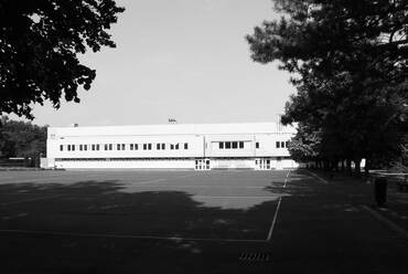 A Zánkai Erzsébet-tábor épületei a felújítás előtt. Fotó: DVM Group. Sportcsarnok - Színház