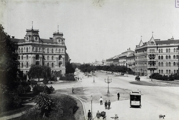 Andrássy út és a Kodály körönd (Körönd) a Városliget felé nézve. A felvétel az 1890-es évek elején készült. Fortepan-Budapest Főváros Levéltára. Levéltári jelzet HU.BFL.XV.19.d.1.07.134