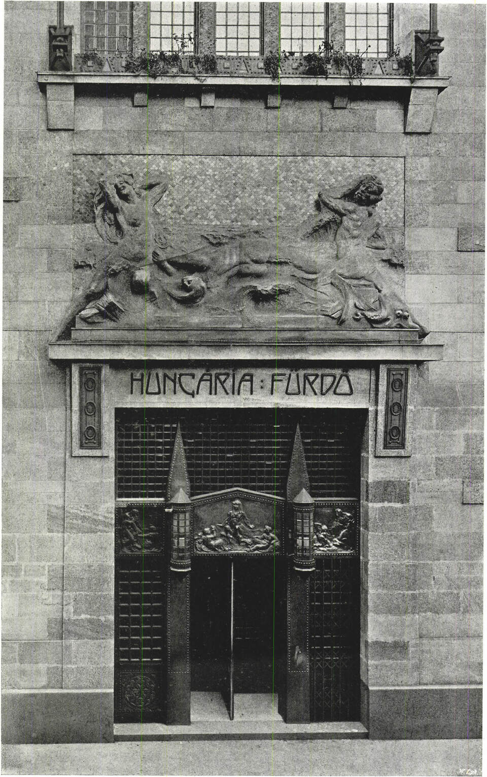 A Hungária Fürdő homlokzata 1910-ben, tervező: Ágoston Emil (Magyar Építőművészet, 1910/3., 10-13. o.)