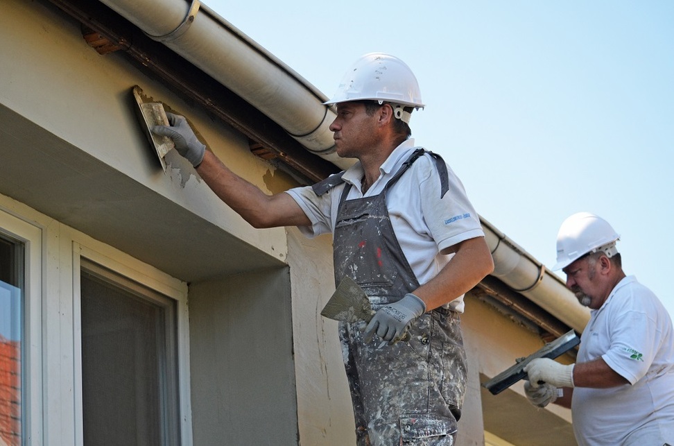 Készül a hőszigetelés Hajdúnánáson. Forrás: Knauf Insulation