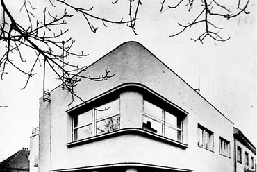   Archív felvétel a Dr. Pollák villa dél-nyugati épületsarkáról, forrás: FORUM, 1932, Neuere Arbeiten von Arch. E. Spitzer, 197. oldal